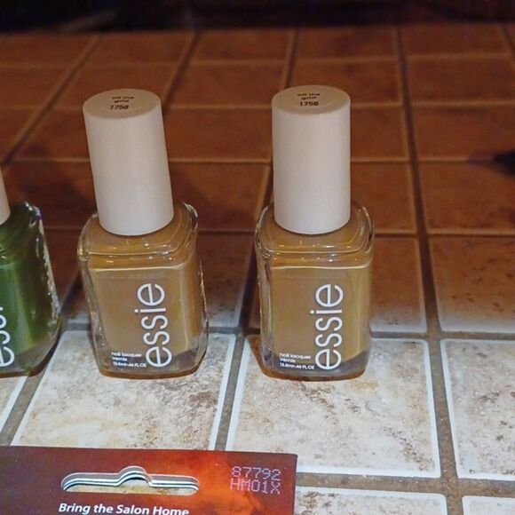 NEW ESSIE Nail Polish - #1758 Two -#1754 1 Kiss Halloween Glow 4 items - Picture 3 of 6